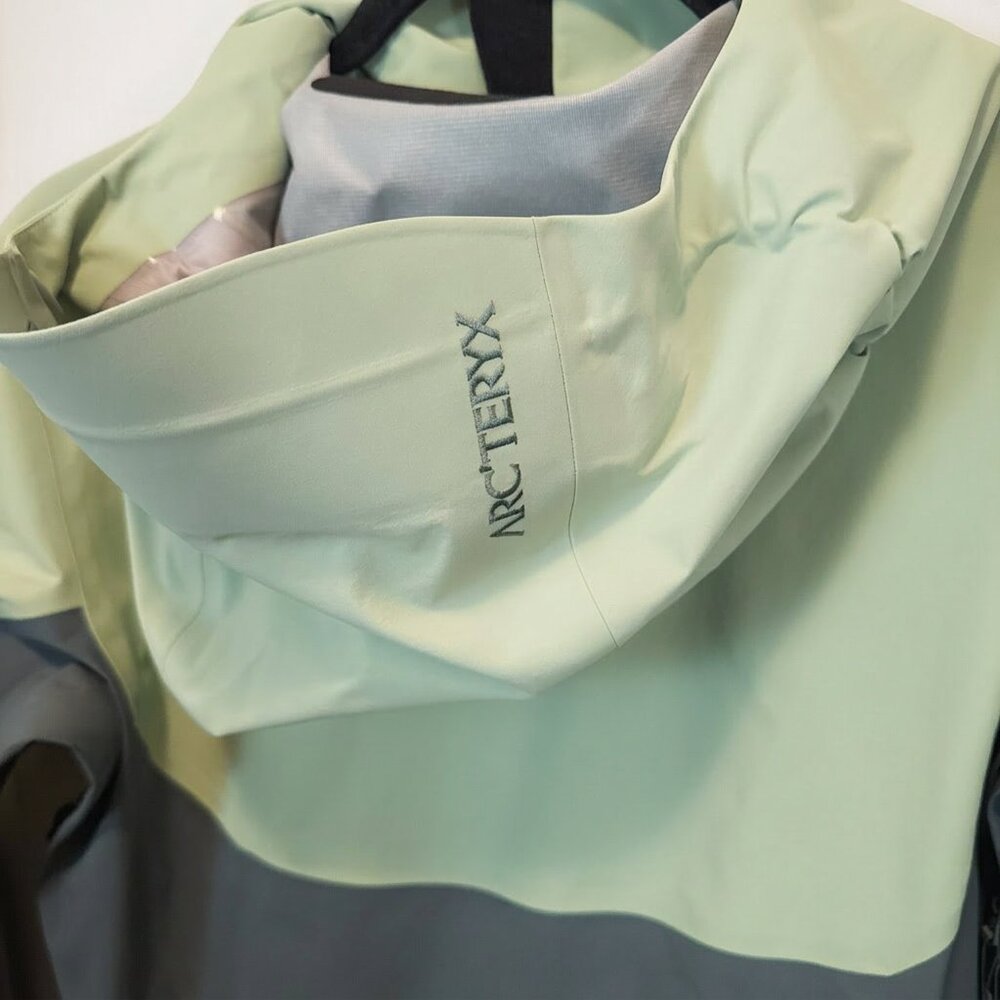 ARC'TERYX - Sentinel AR Jacket - Women's M - Picture 8 of 15